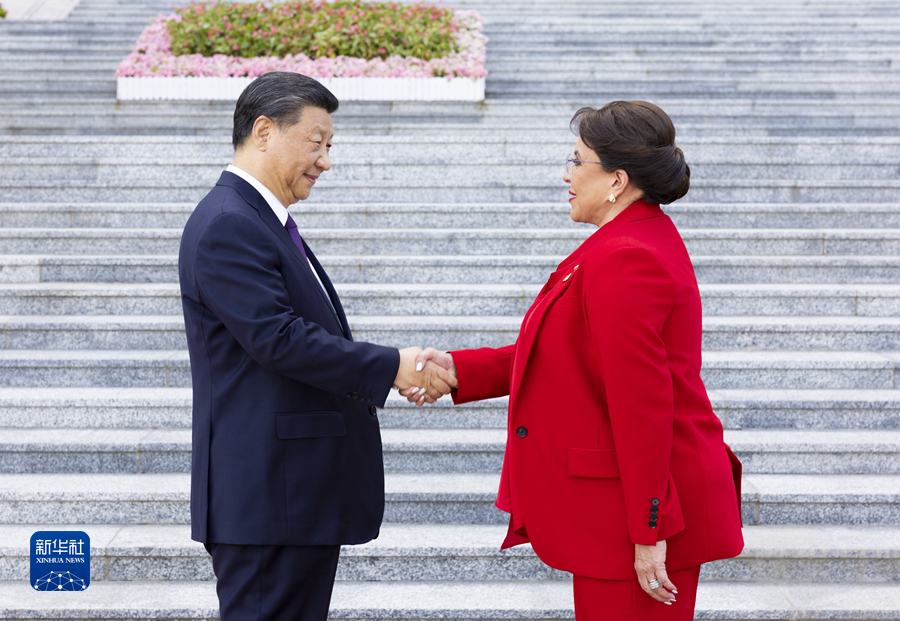 习近平同洪都拉斯总统卡斯特罗举行会谈