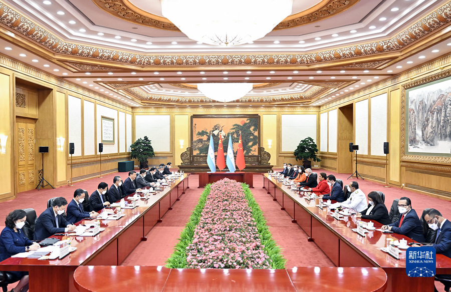 习近平同洪都拉斯总统卡斯特罗举行会谈