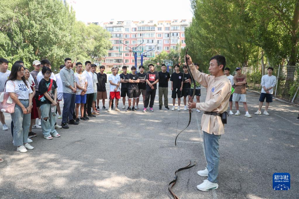 沈阳：传统弓箭体验进高校