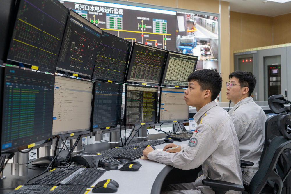 穿越中国新基建 | 全球最大水光互补电站雅砻江柯拉光伏电站投产发电