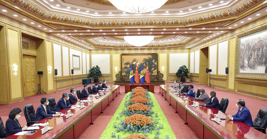 习近平会见巴巴多斯总理莫特利