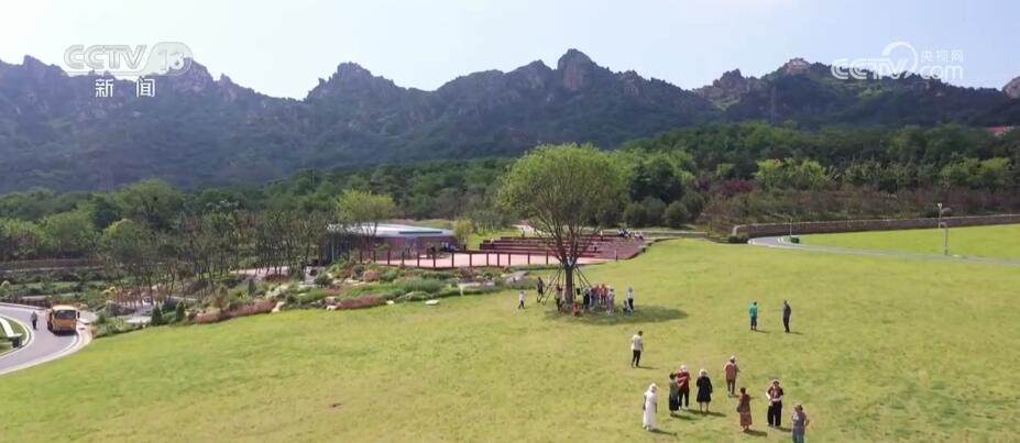 “园在城中、人在园中”生态修复让昔日荒山变身“天然氧吧”