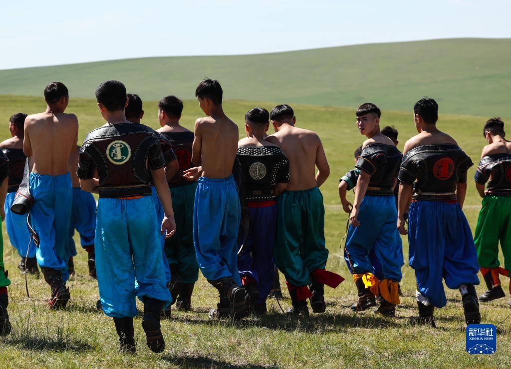 第二届内蒙古呼伦贝尔大草原文化亚星体育旅游节开幕(图7)
