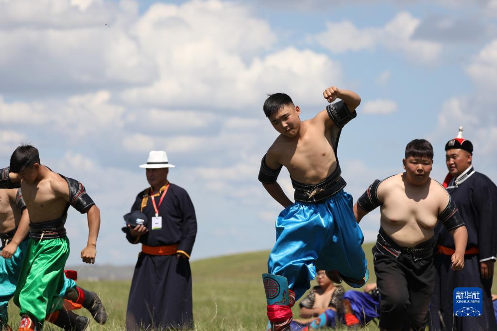 第二届内蒙古呼伦贝尔大草原文化亚星体育旅游节开幕(图9)