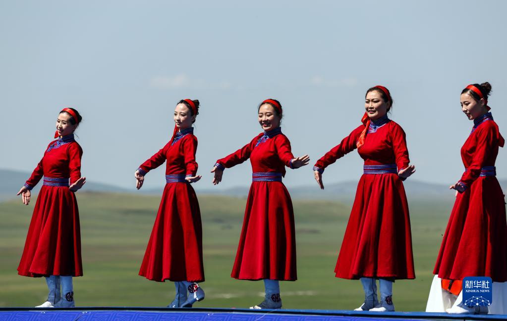 第二届内蒙古呼伦贝尔大草原文化亚星体育旅游节开幕(图29)