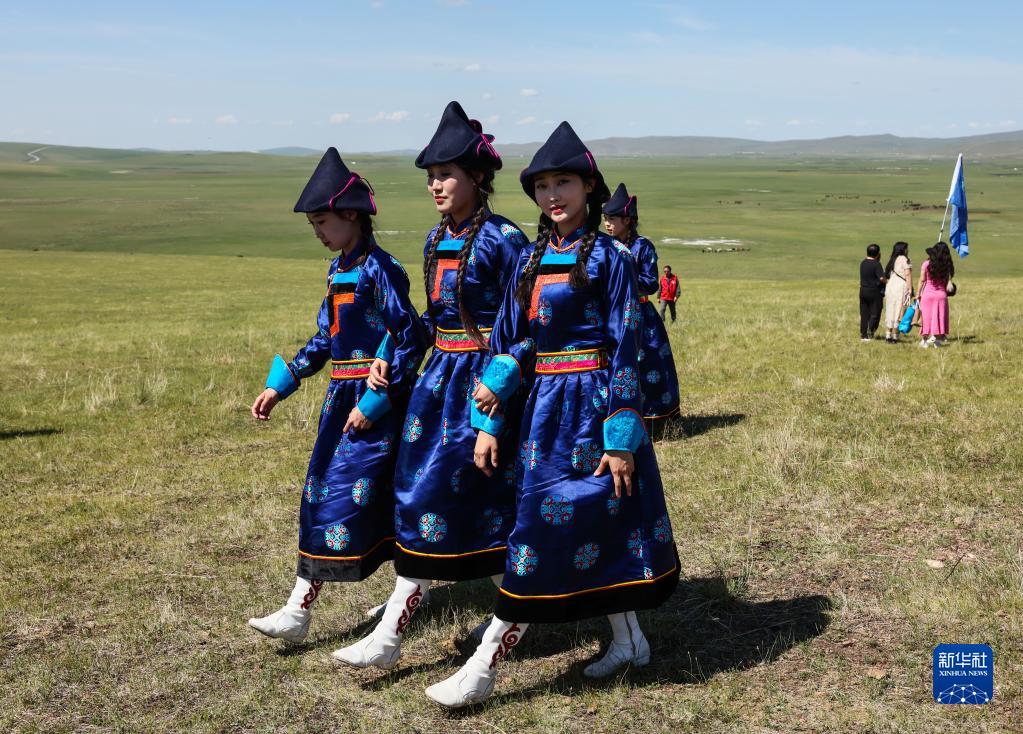 第二届内蒙古呼伦贝尔大草原文化亚星体育旅游节开幕(图31)