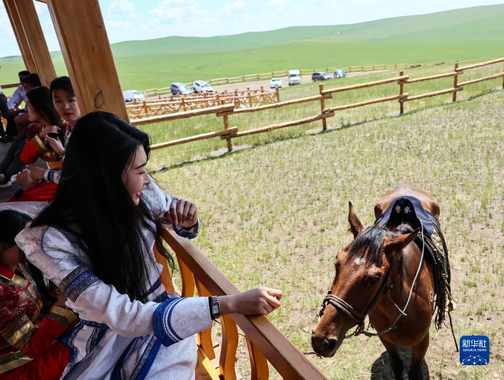 第二届内蒙古呼伦贝尔大草原文化亚星体育旅游节开幕(图37)
