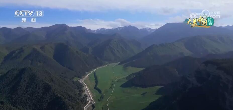 冰沟河畔夏意盈盈 绿水青山变成金山银山