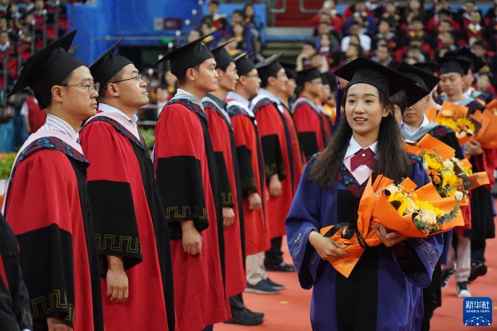 北京大学2023年研究生毕业典礼暨学位授予仪式举行