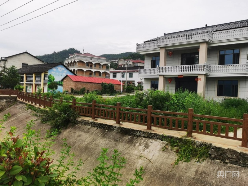 湖南涟源：湘中煤海斗笠山 穿越时光迎蝶变