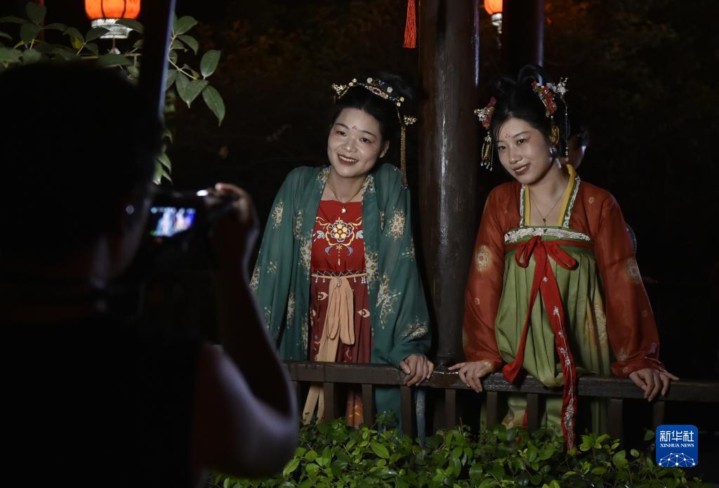 河南洛阳：古都“体验游” 活力“夜经济”