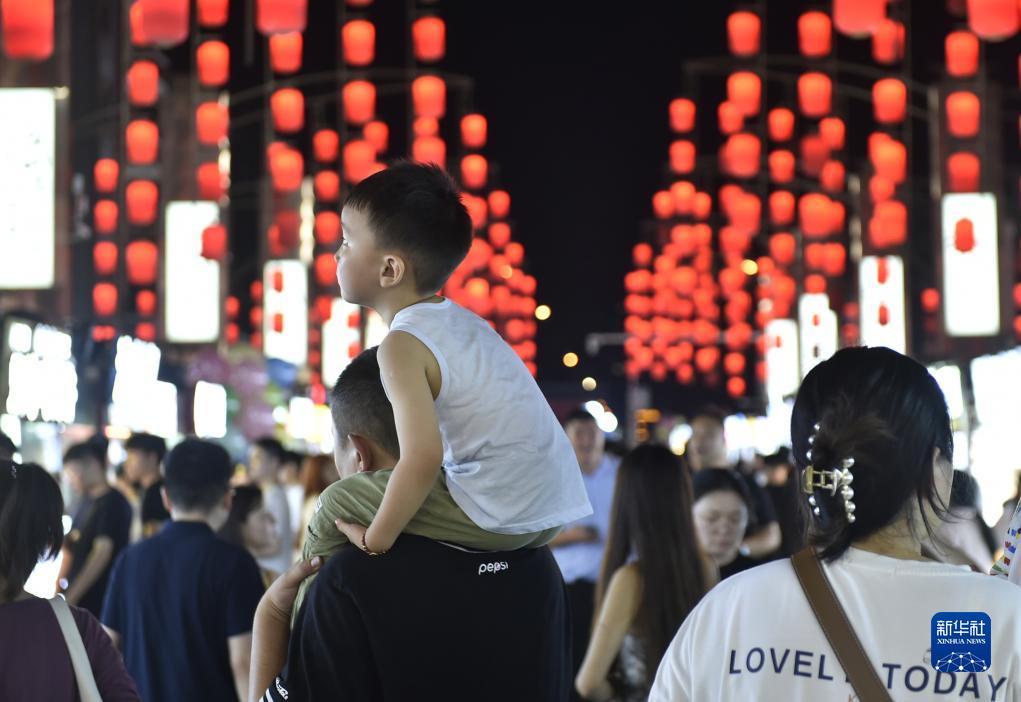 河南洛阳：古都“体验游” 活力“夜经济”