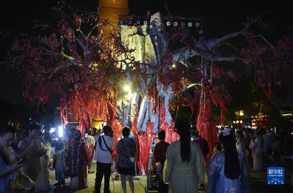 河南洛阳：古都“体验游” 活力“夜经济”