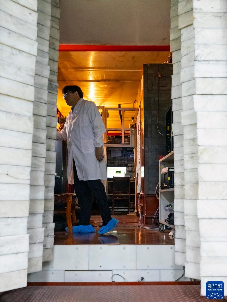 新华全媒+&middot;新时代中国调研行&middot;长江篇丨2400米极深地下！他们追寻宇宙“魅影”