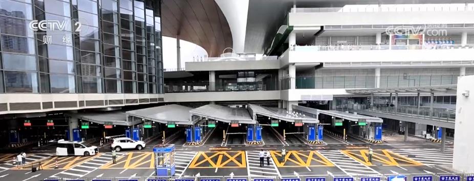 “港车北上”实施满半月 港澳单牌车通关量占口岸每日客车通关总量五成以上