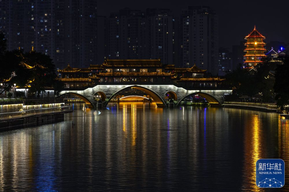 成都大运会 ｜ 越夜，越美，越成都！