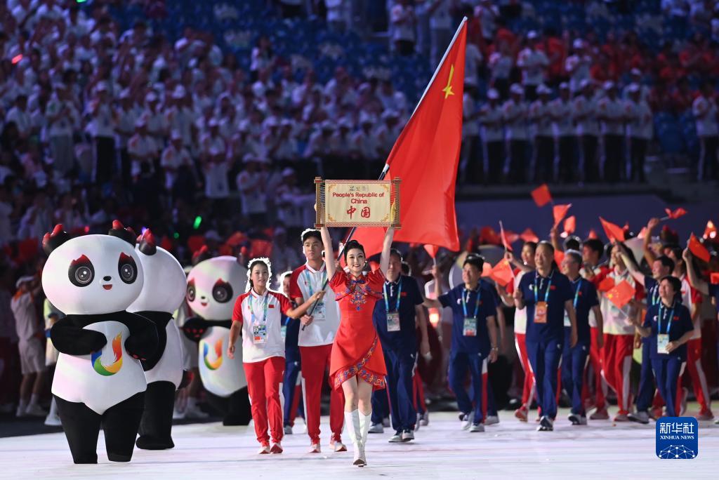 成都大运会丨中国大学生体育代表团在开幕式上入场