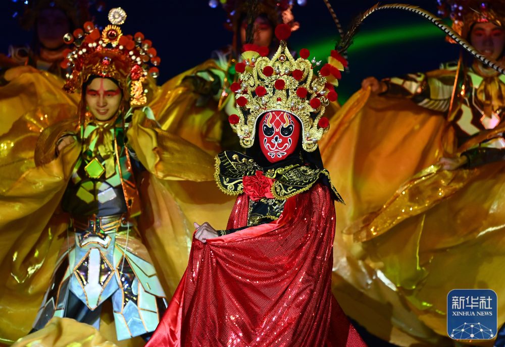 成都大运会丨开幕式背后的故事——喜怒哀乐一张脸