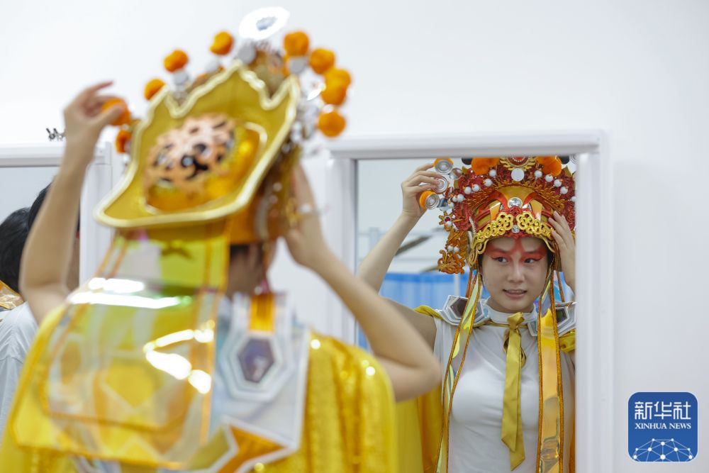 成都大运会丨开幕式背后的故事——喜怒哀乐一张脸