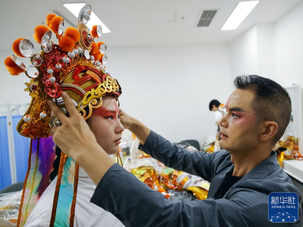 成都大运会丨开幕式背后的故事——喜怒哀乐一张脸