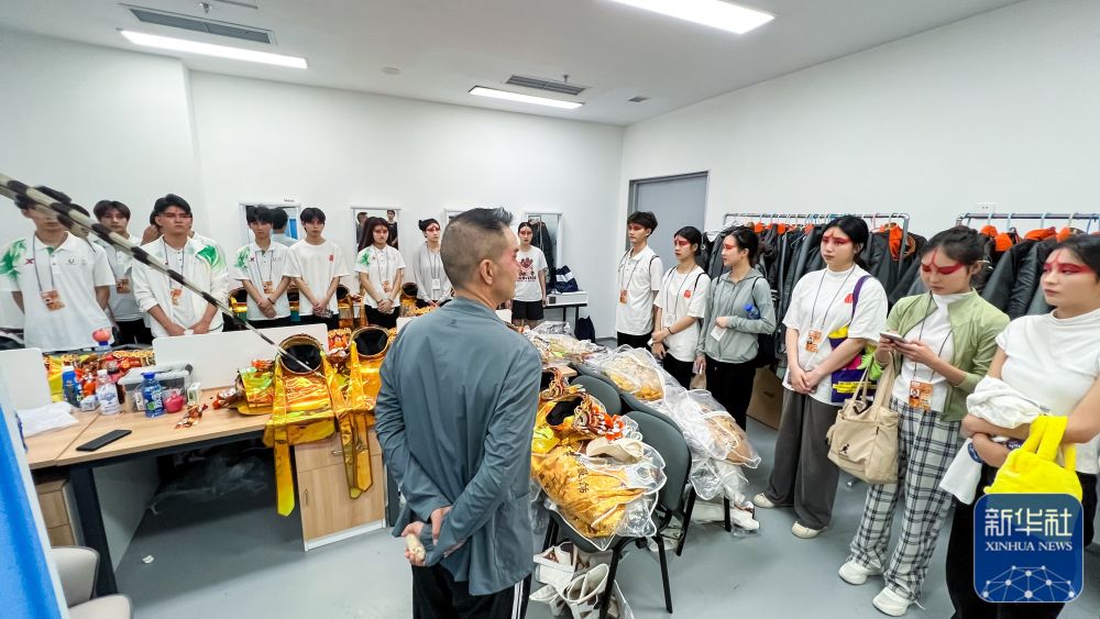 成都大运会丨开幕式背后的故事——喜怒哀乐一张脸