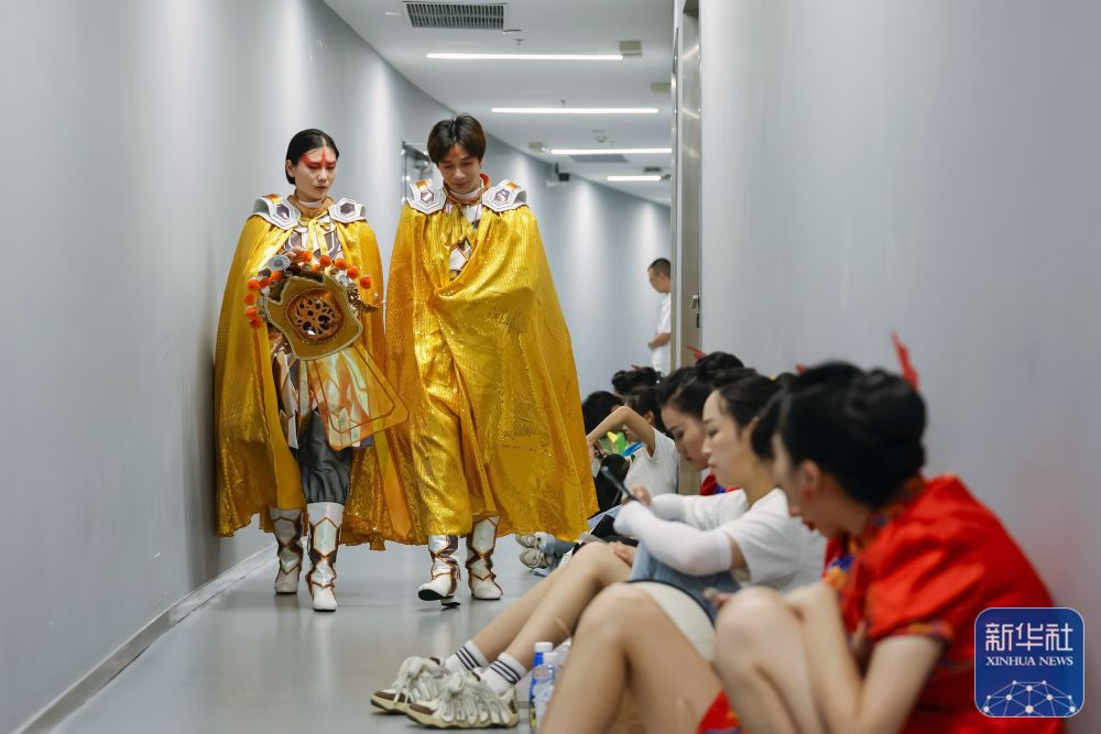 成都大运会丨开幕式背后的故事——喜怒哀乐一张脸