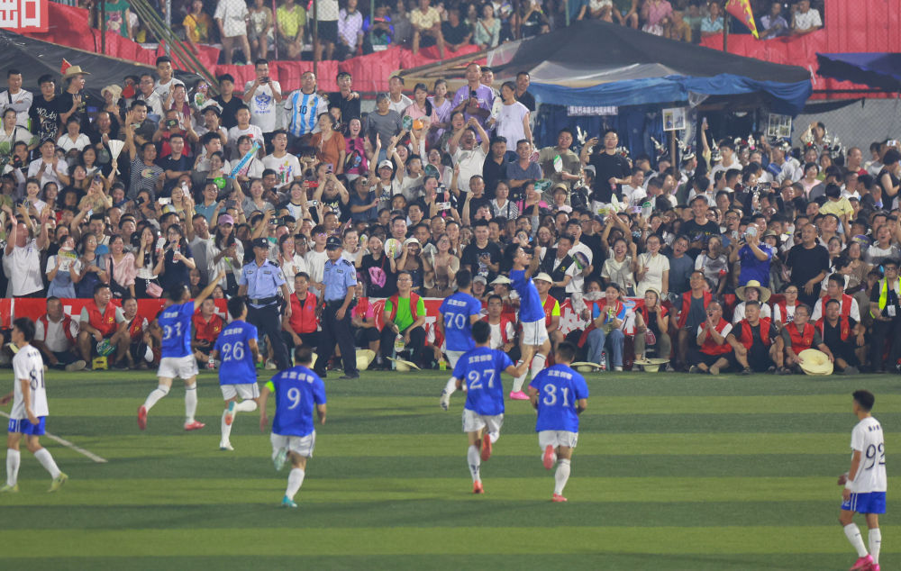 追“球”向未来——写在贵州“村超”总决赛之际