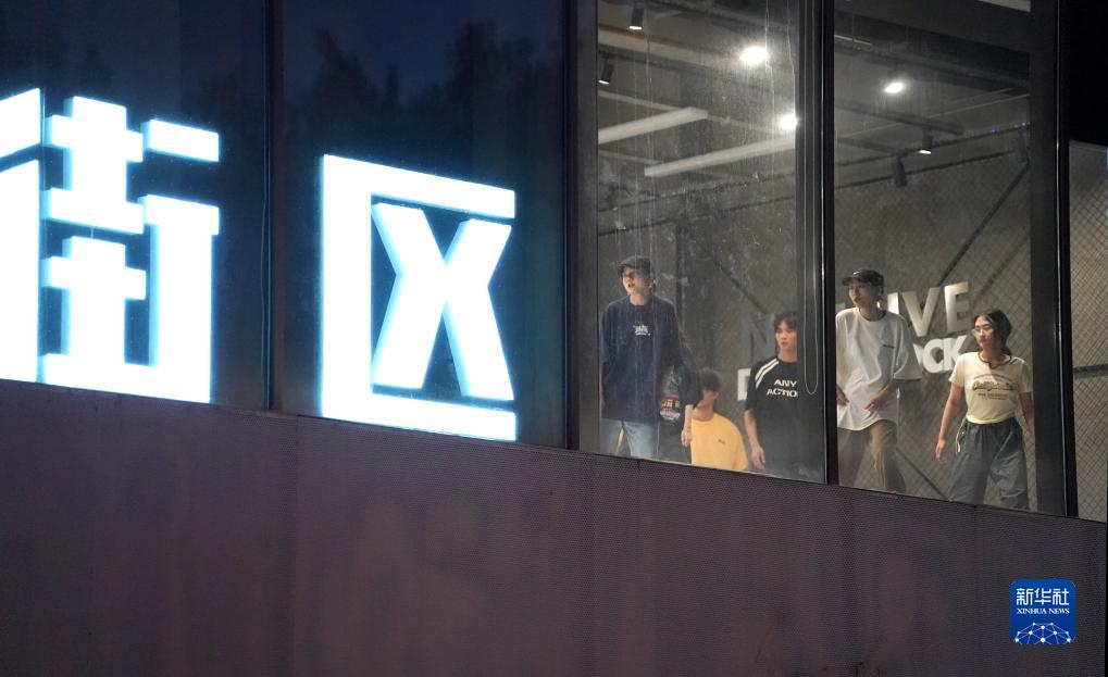 古城西安“邂逅”消费新业态