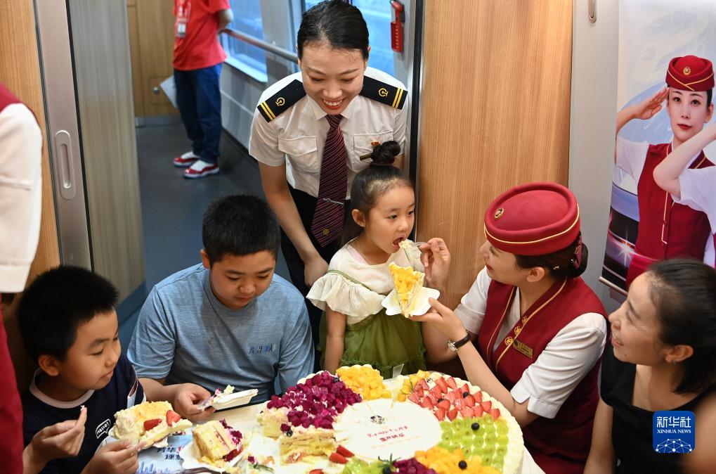 我国首条设计时速350公里高铁迎来15岁生日