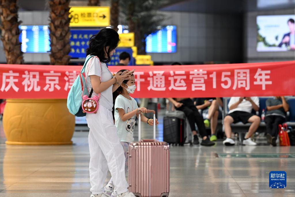 我国首条设计时速350公里高铁迎来15岁生日