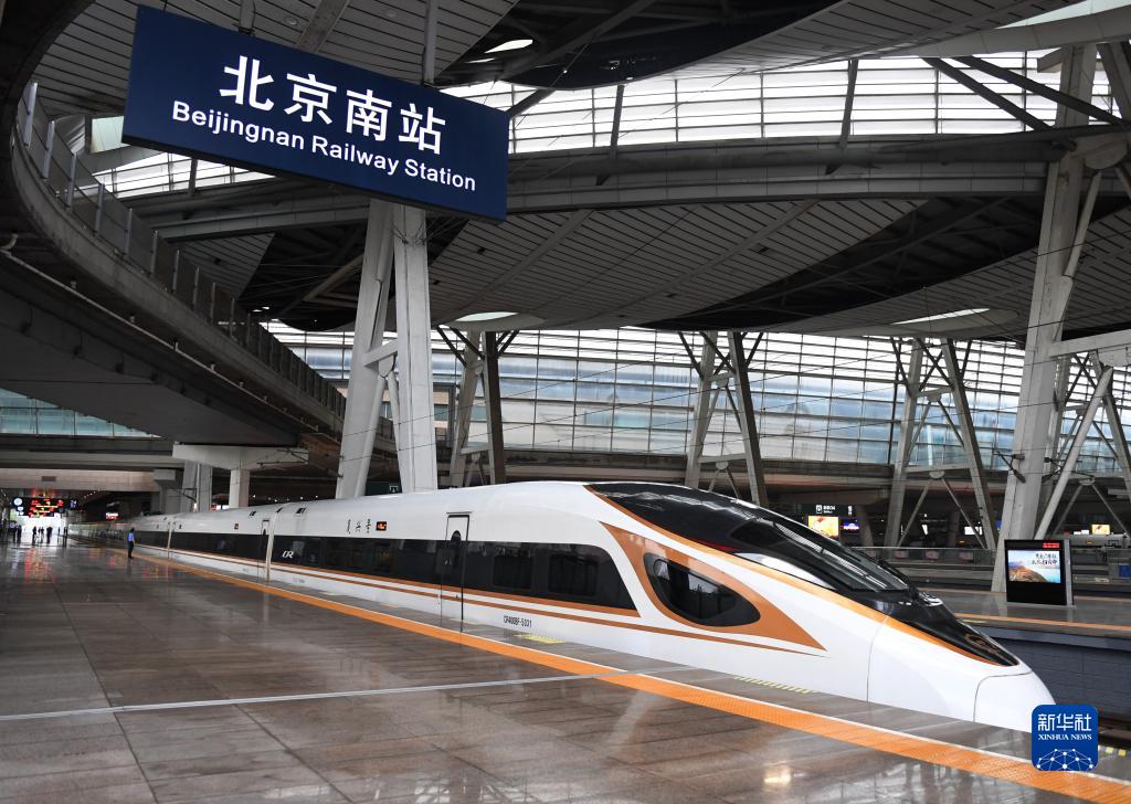 我国首条设计时速350公里高铁迎来15岁生日