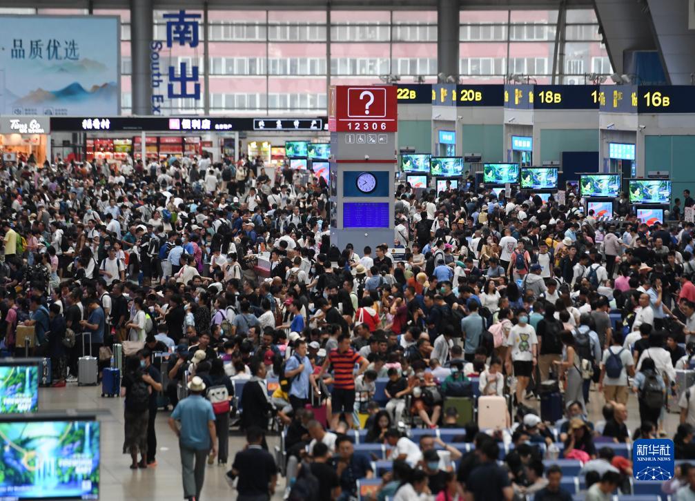 我国首条设计时速350公里高铁迎来15岁生日