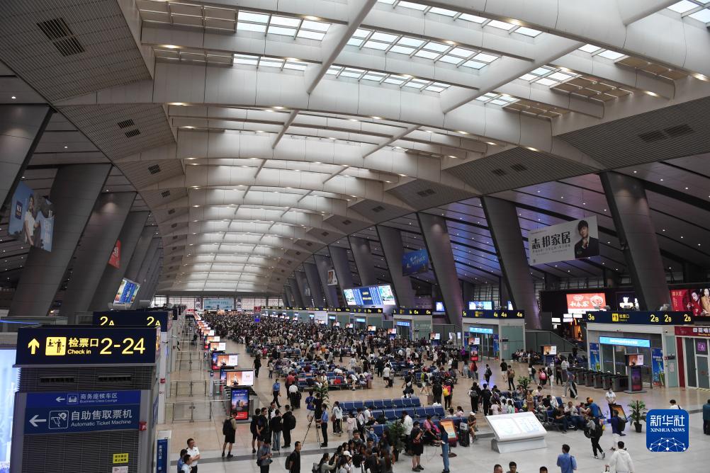 我国首条设计时速350公里高铁迎来15岁生日