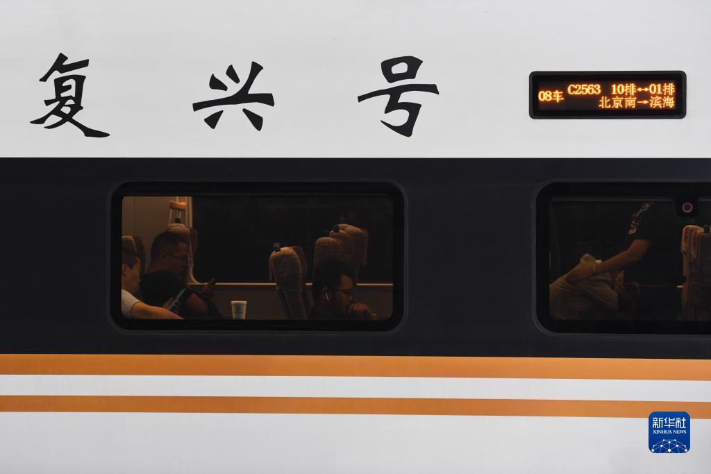 我国首条设计时速350公里高铁迎来15岁生日