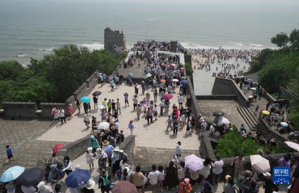 河北秦皇岛迎来旅游高峰