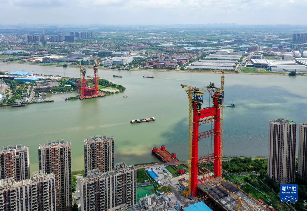 广东佛山：智能钢塔提升机助力顺德大桥建设