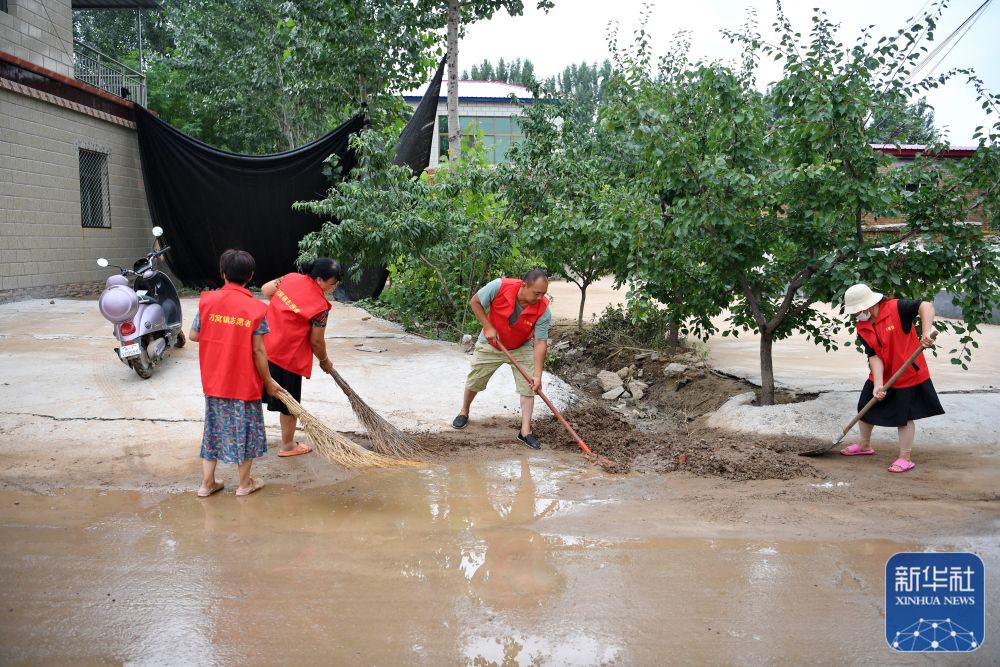 新华全媒+丨清淤、消杀、排涝……河北涿州开展灾后修复工作