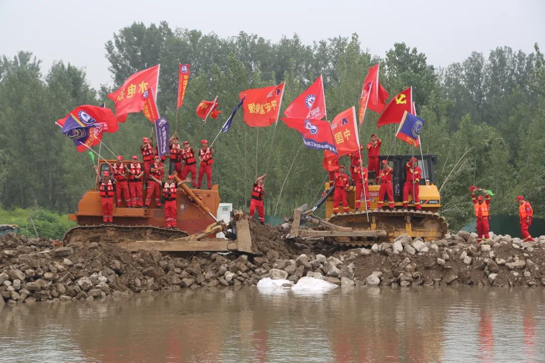应急管理部工程救援专业力量出击 成功解除京津冀多处洪涝险情