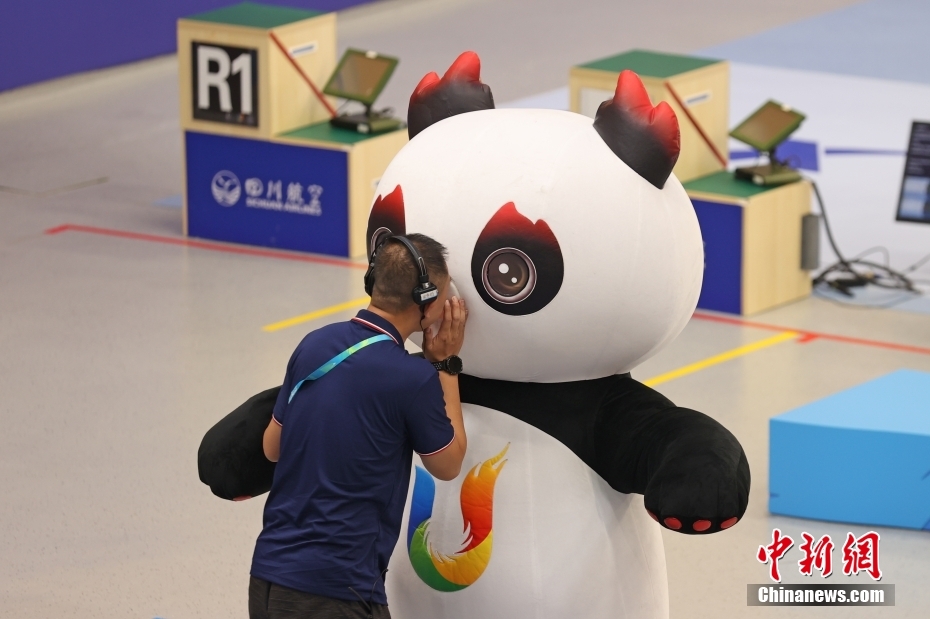 （成都大运会）盘点成都大运会赛场上的“显眼包”——吉祥物“蓉宝”