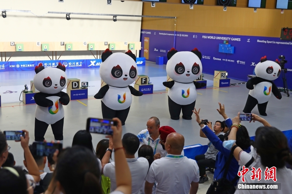 （成都大运会）盘点成都大运会赛场上的“显眼包”——吉祥物“蓉宝”