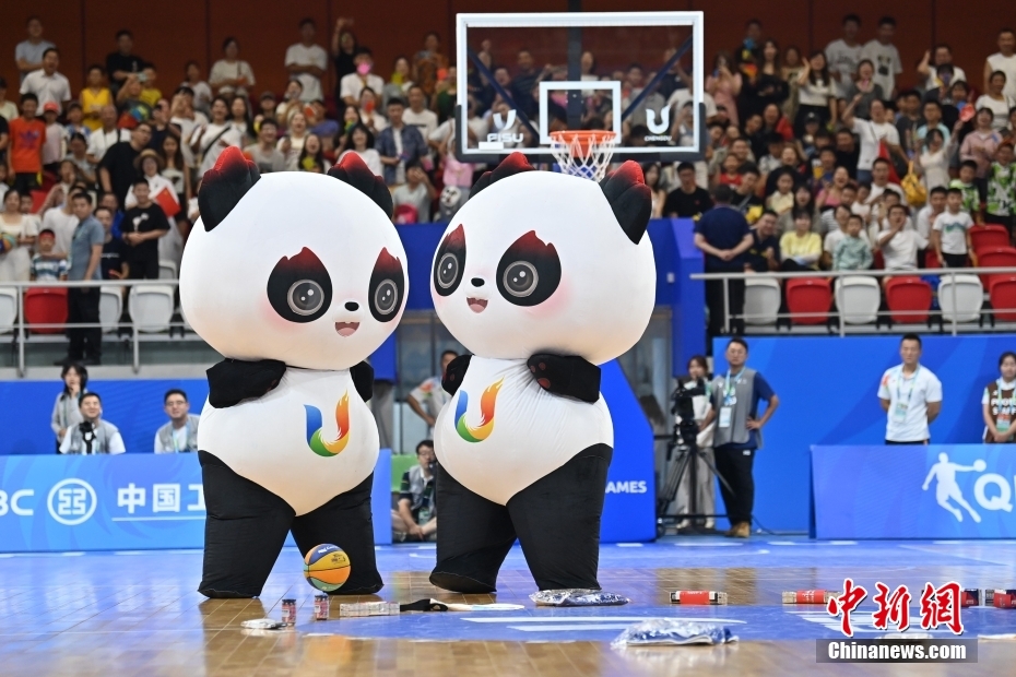 （成都大运会）盘点成都大运会赛场上的“显眼包”——吉祥物“蓉宝”