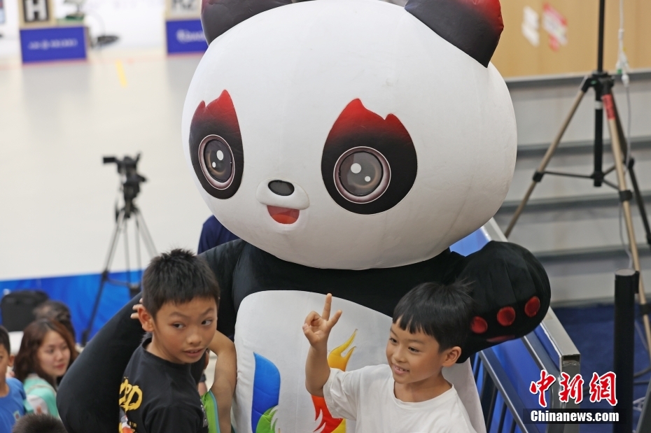 （成都大运会）盘点成都大运会赛场上的“显眼包”——吉祥物“蓉宝”