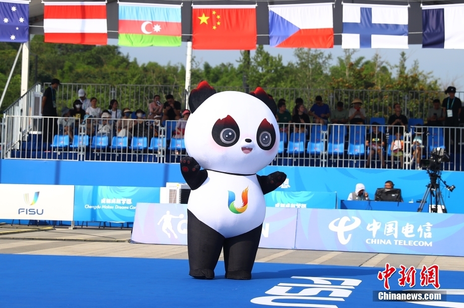 （成都大运会）盘点成都大运会赛场上的“显眼包”——吉祥物“蓉宝”
