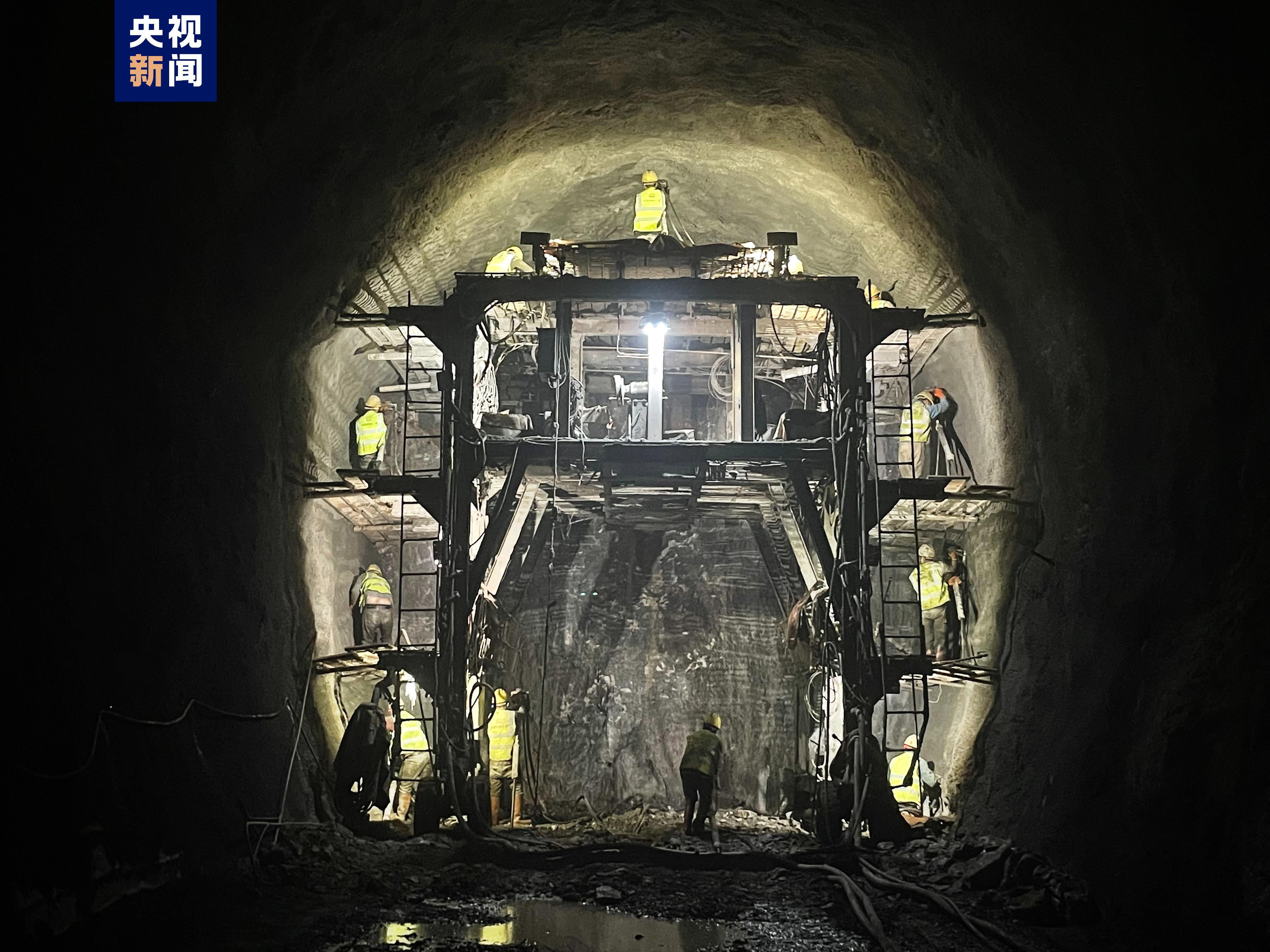 提前184天 云南滇中引水工程首座10公里以上特长隧洞贯通