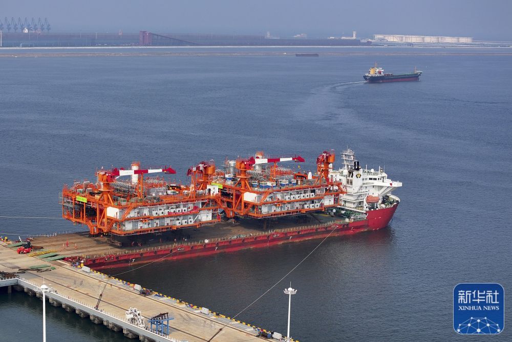渤海首个千亿方大气田I期项目海上平台在工厂建造完工