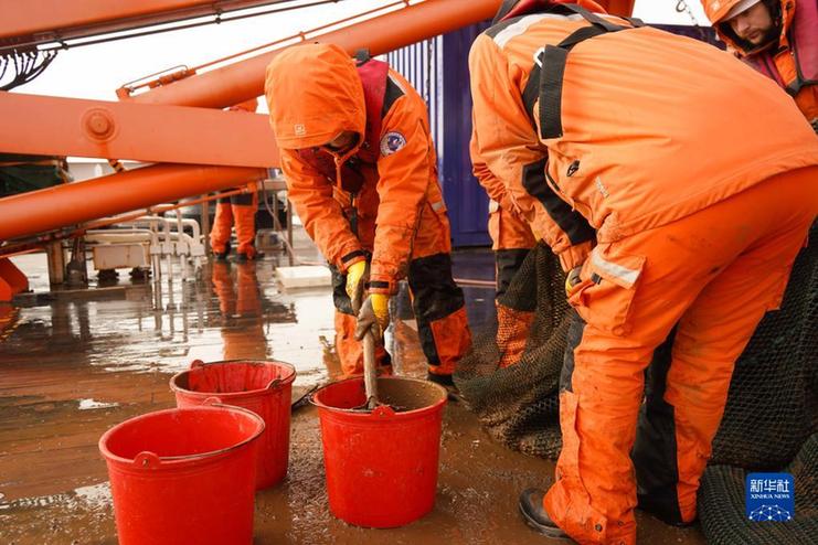 中国第13次北冰洋科学考察队完成第一阶段作业任务