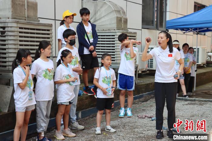 台湾青少年探访浙江温州：与地掷球世界冠军“面对面”