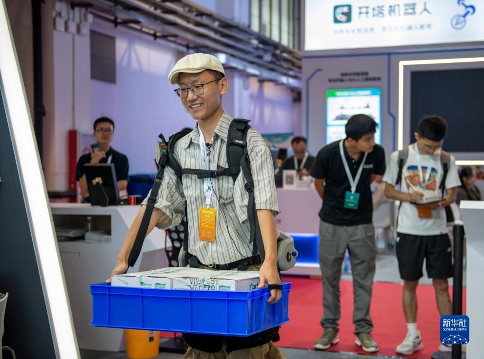 新华全媒+丨“机器人+”：被机器人改变的生活