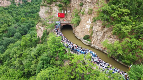 跟着总书记看中国｜弘扬红旗渠精神 跑好乡村振兴“接力赛”