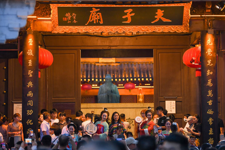 十里秦淮焕新，折射中国经济强劲脉动